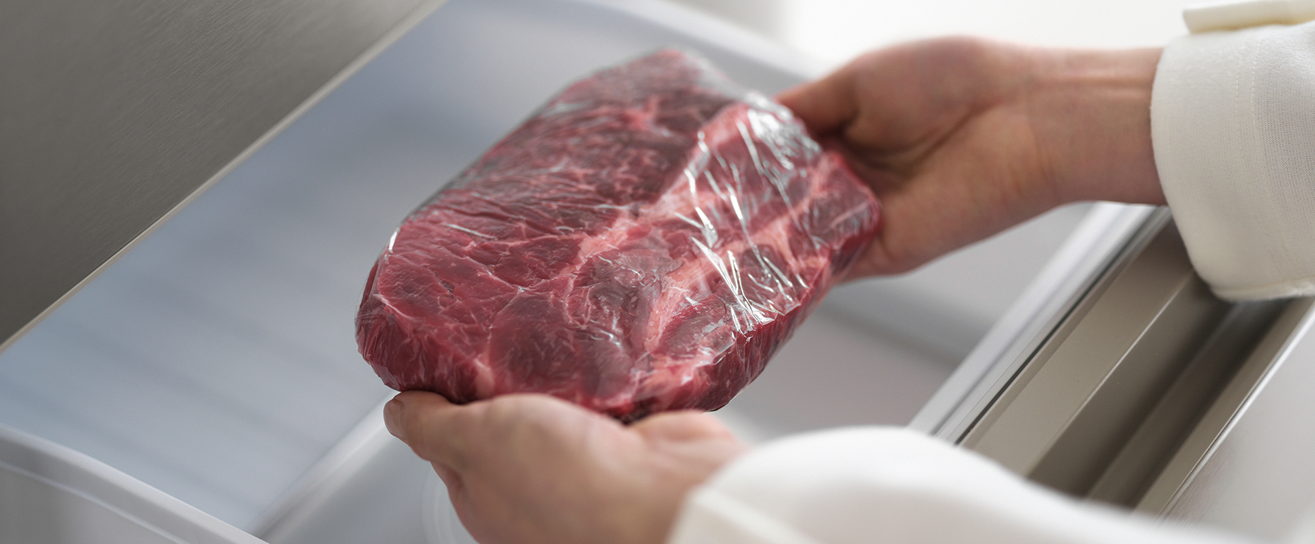 画像：クーリングアシストルームに食品を入れるイメージ