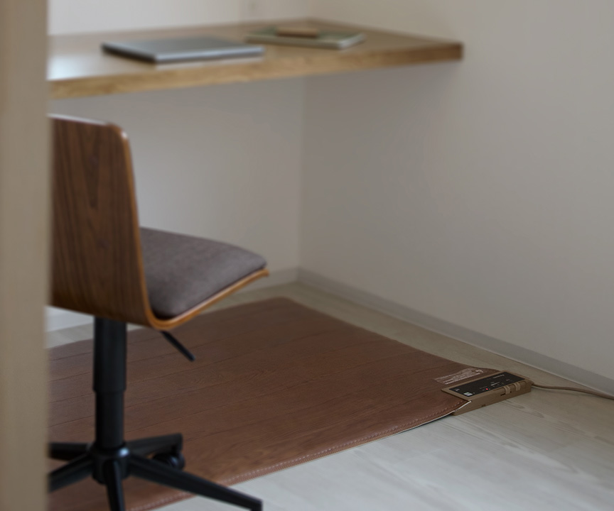 写真:電気カーペットが部屋に敷いてある様子